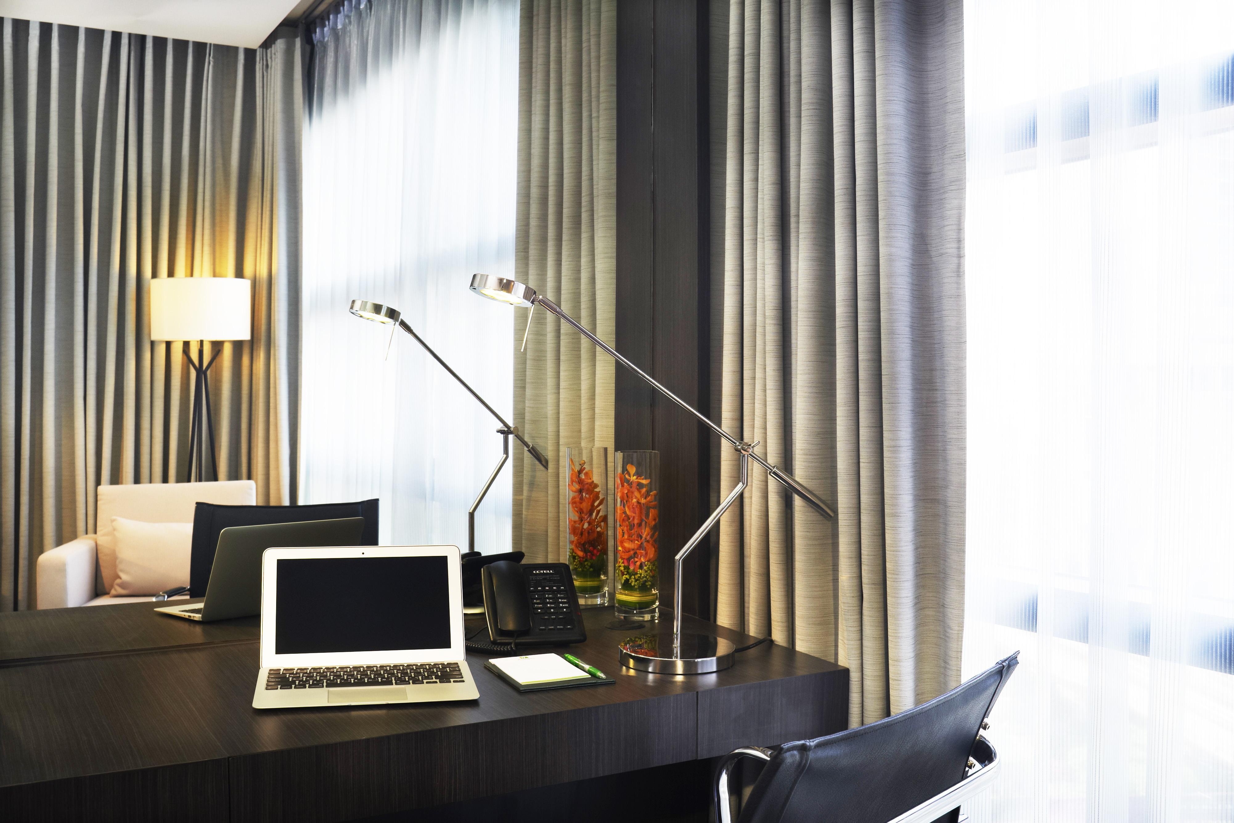Holiday Inn Bangkok Sukhumvit By Ihg Exterior photo