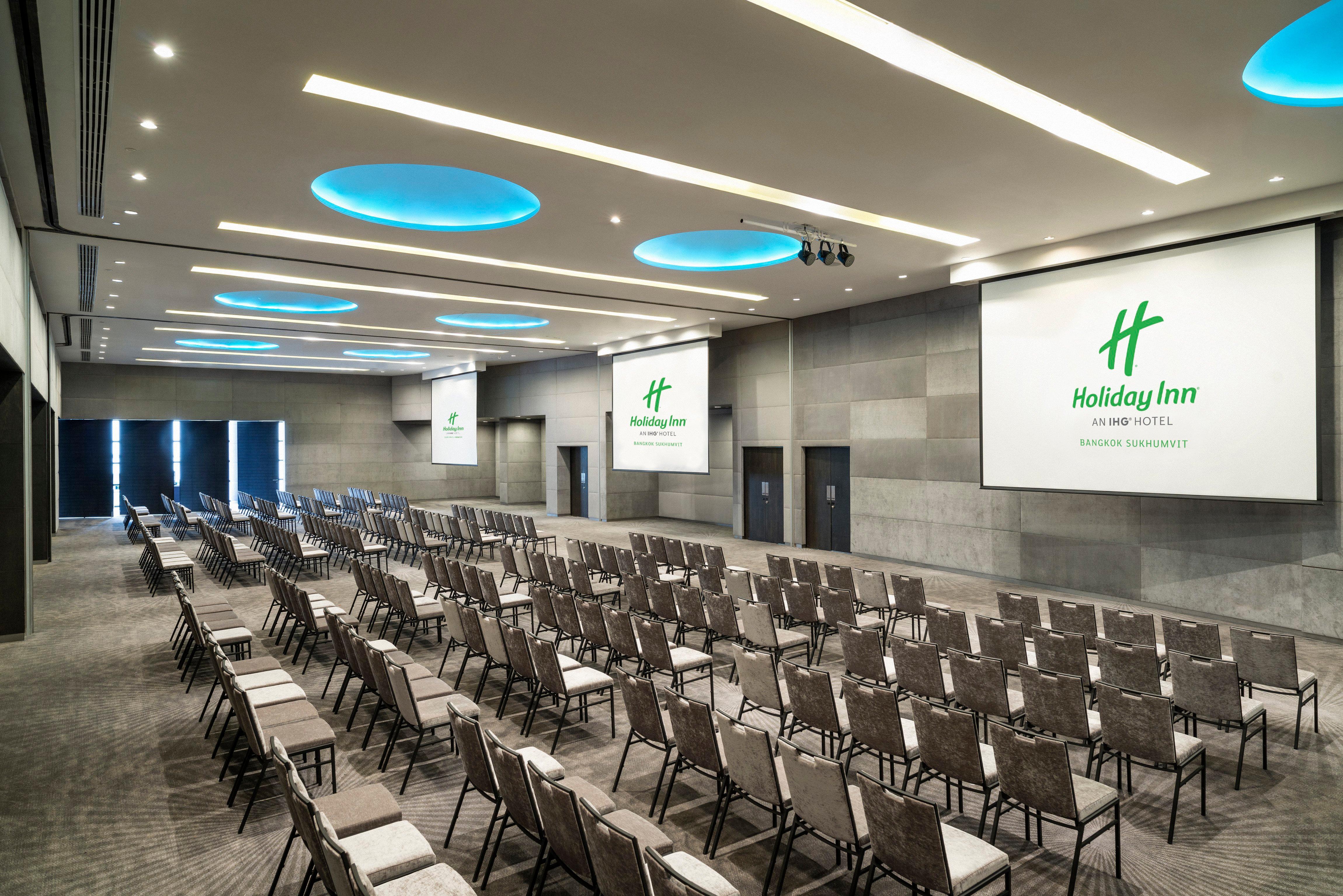 Holiday Inn Bangkok Sukhumvit By Ihg Exterior photo