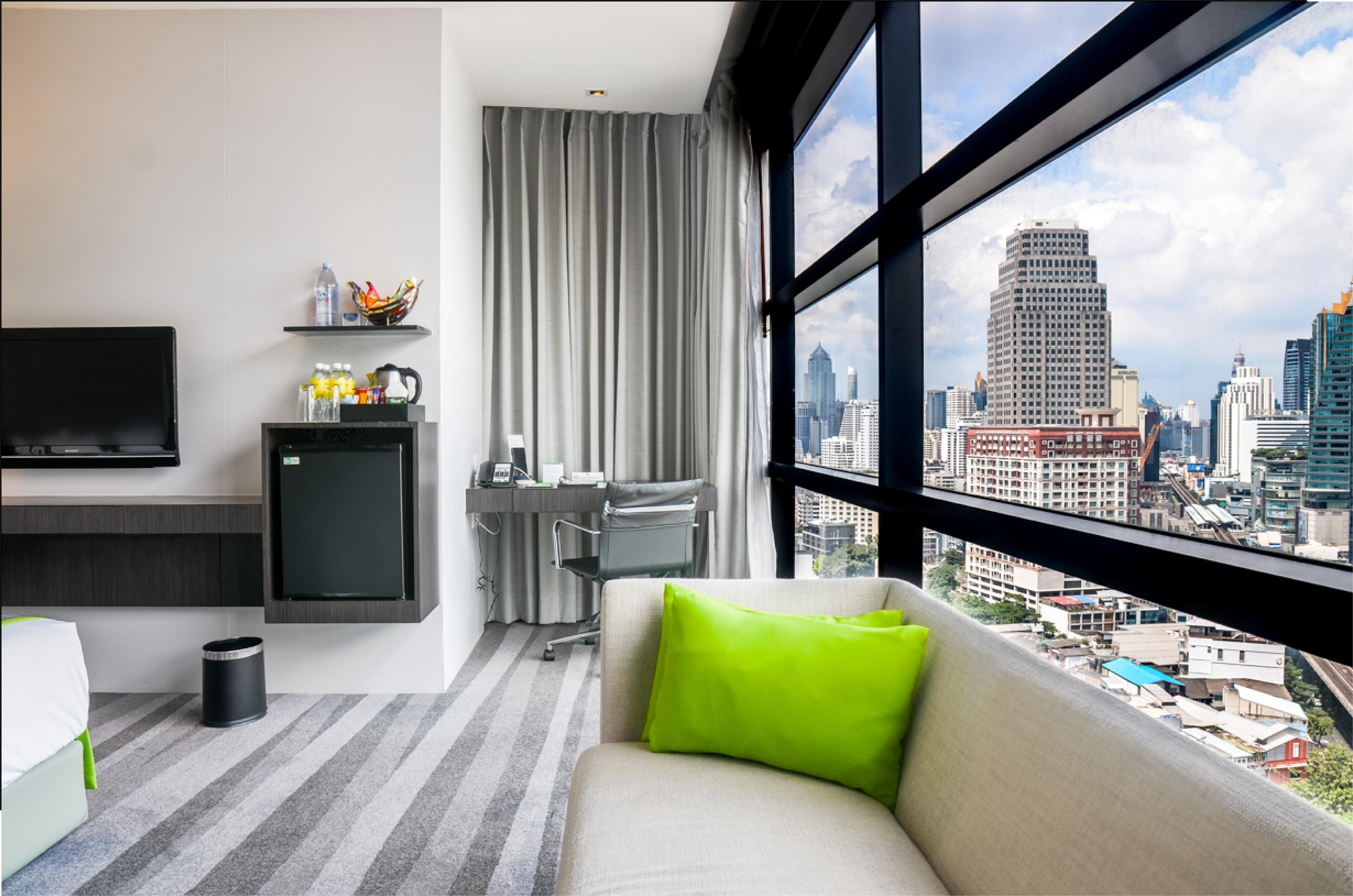 Holiday Inn Bangkok Sukhumvit By Ihg Exterior photo