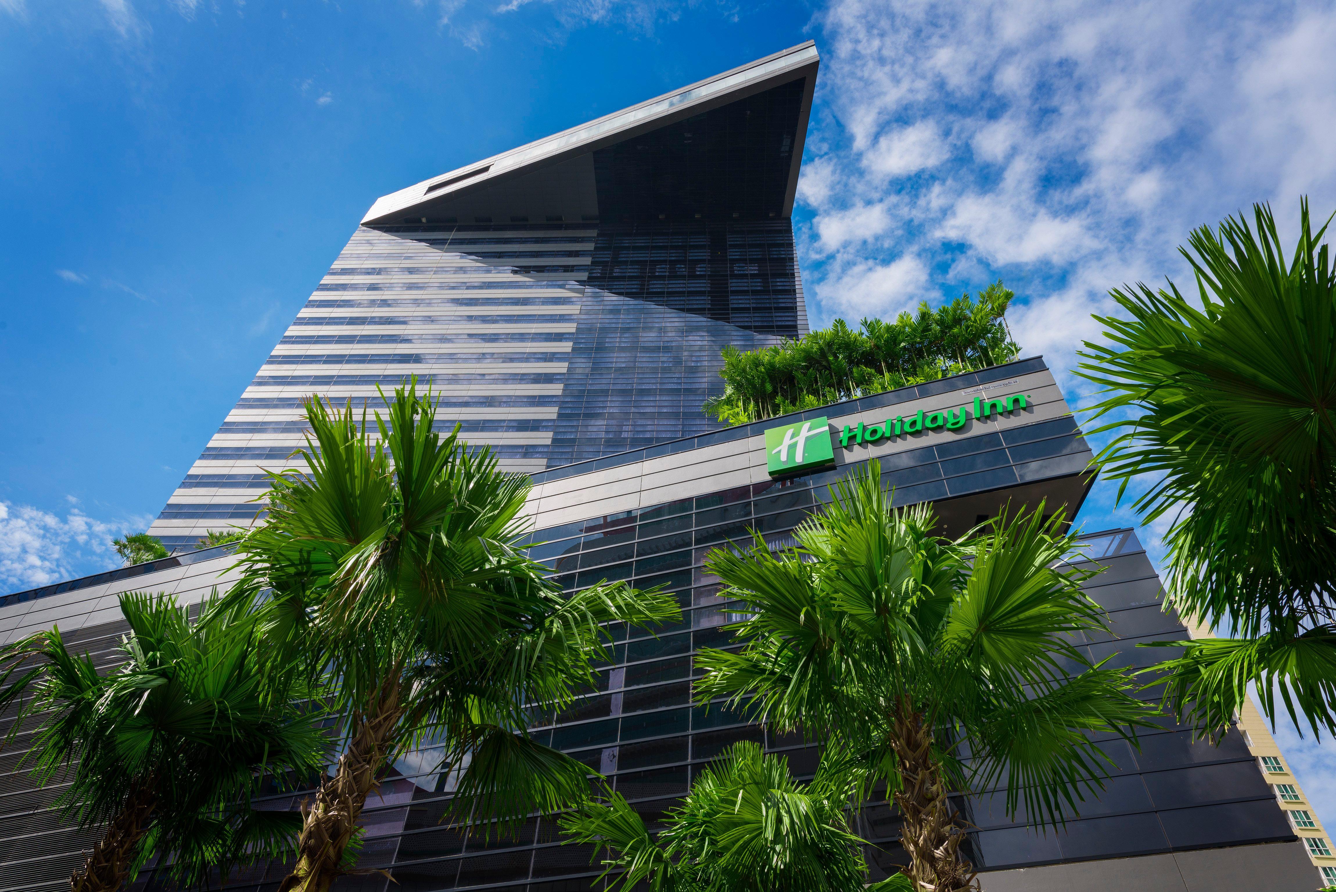 Holiday Inn Bangkok Sukhumvit By Ihg Exterior photo