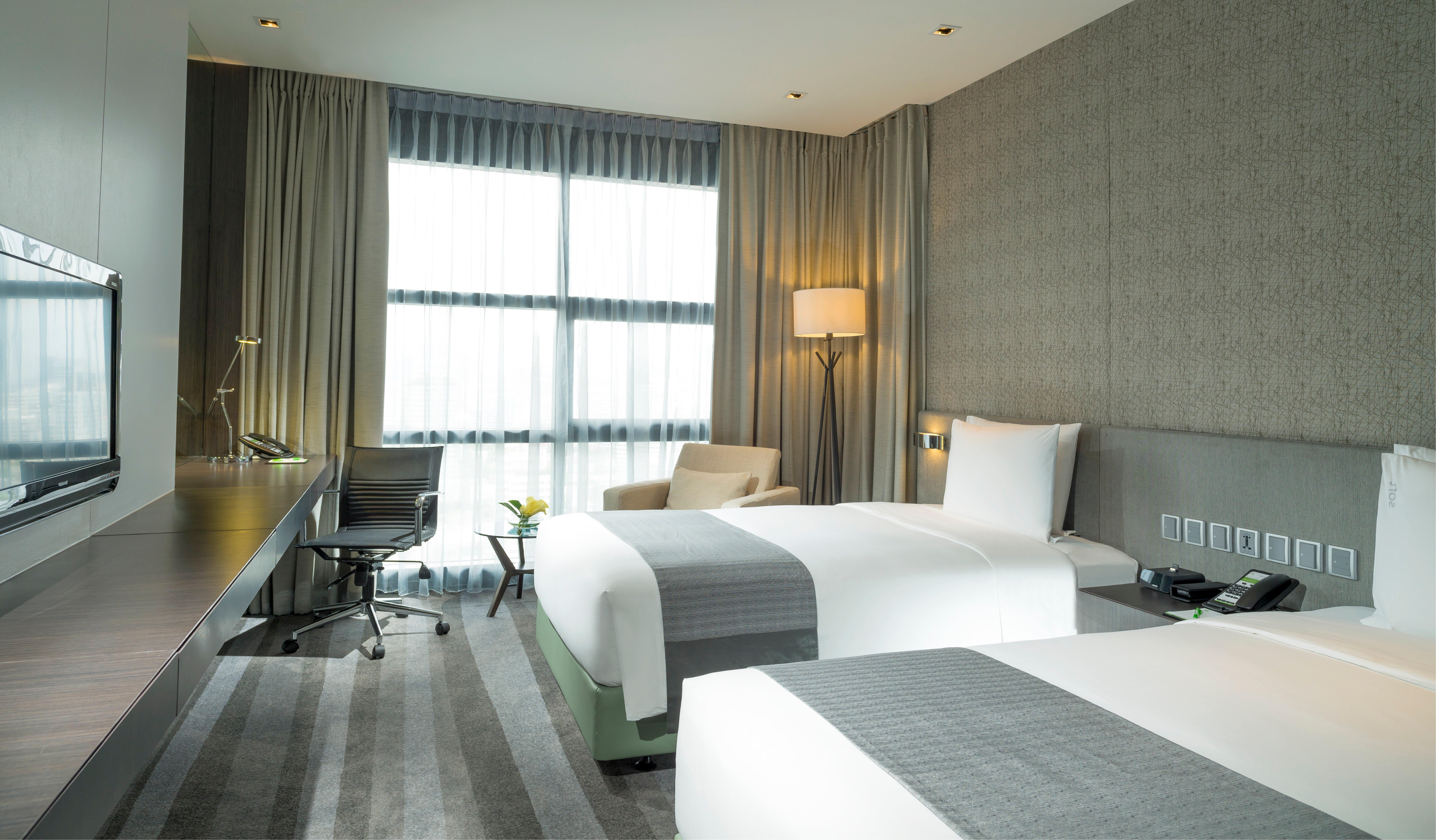 Holiday Inn Bangkok Sukhumvit By Ihg Exterior photo