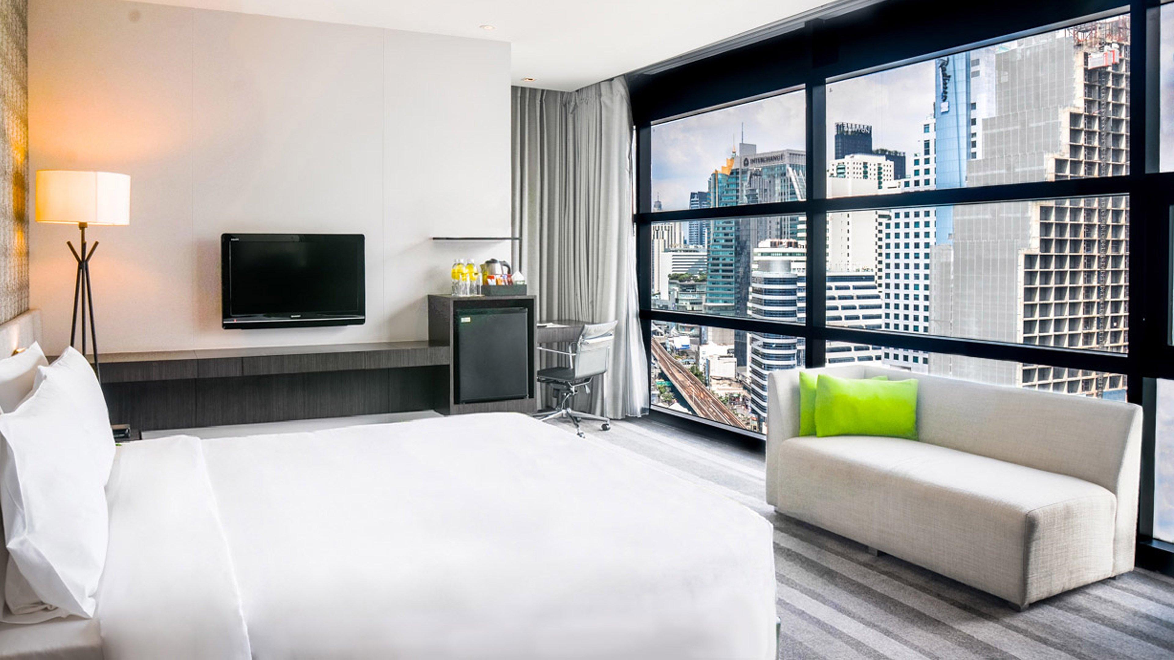 Holiday Inn Bangkok Sukhumvit By Ihg Exterior photo