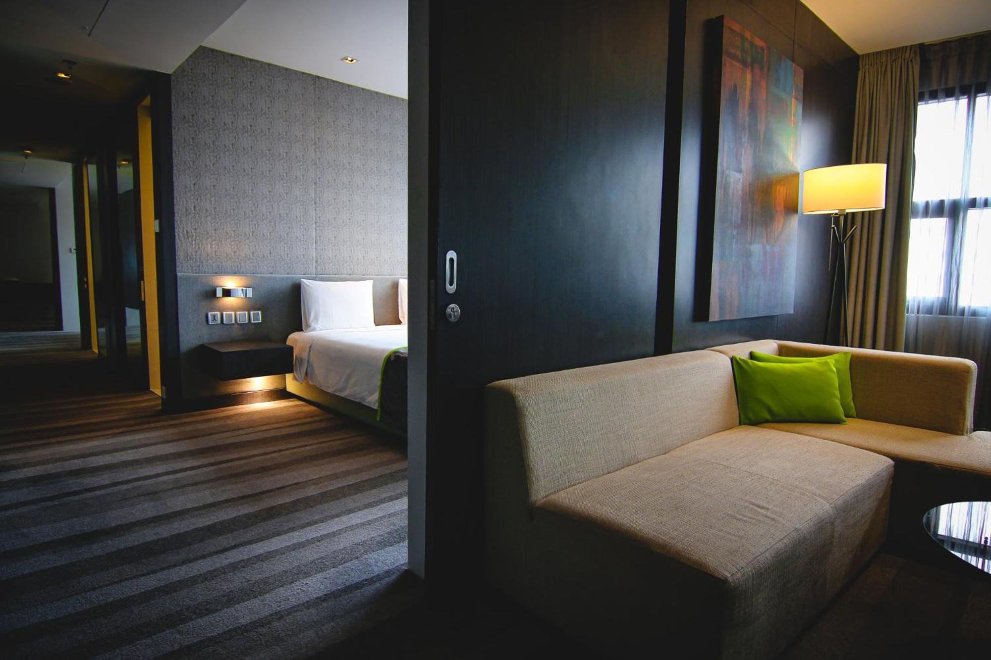 Holiday Inn Bangkok Sukhumvit By Ihg Exterior photo