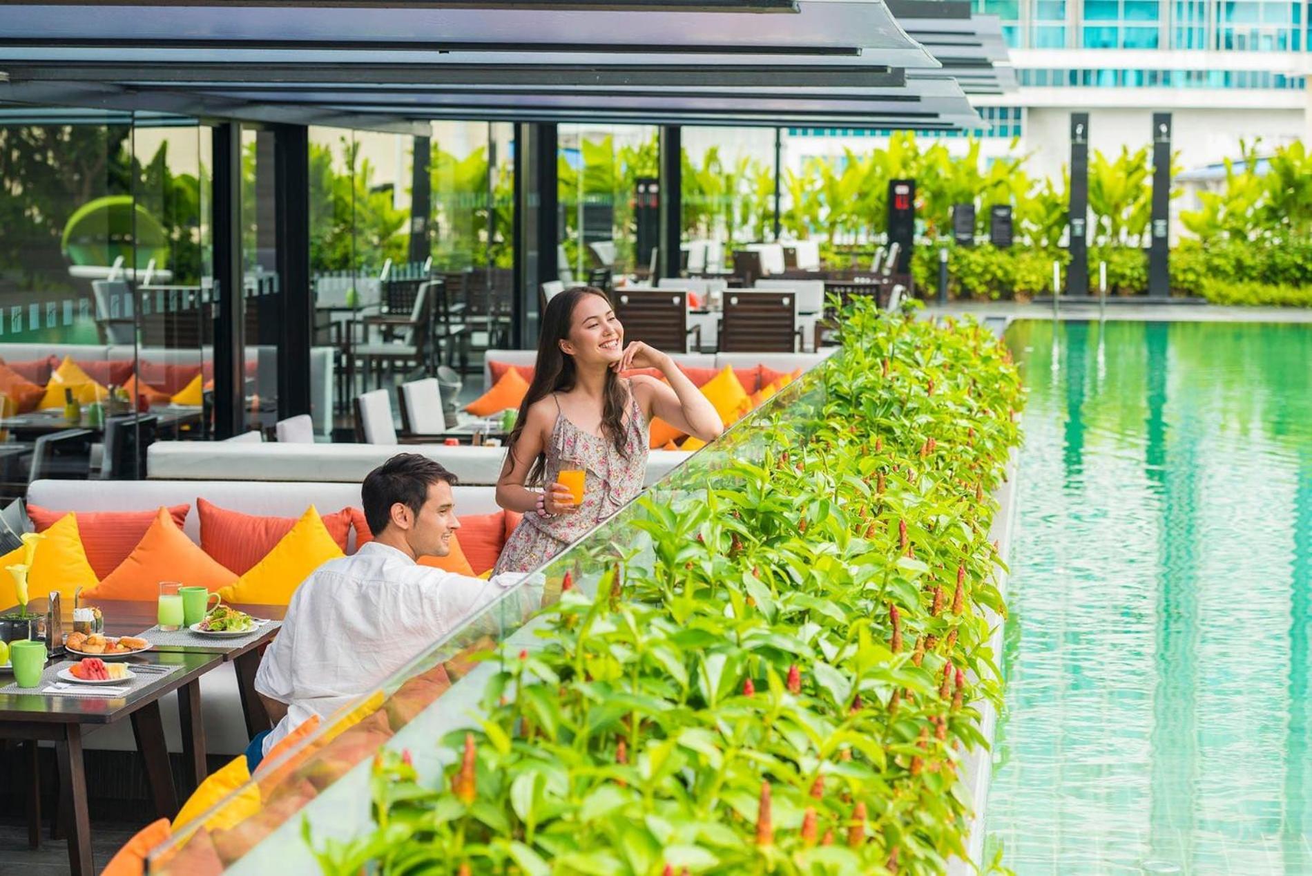Holiday Inn Bangkok Sukhumvit By Ihg Exterior photo