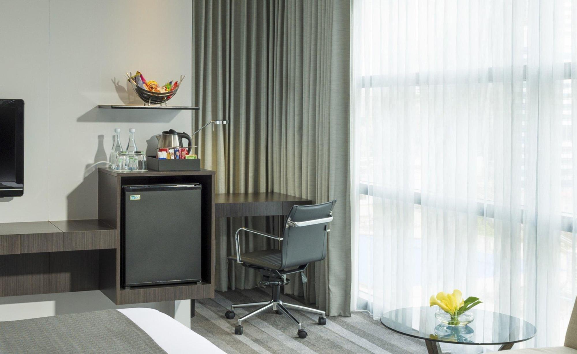 Holiday Inn Bangkok Sukhumvit By Ihg Exterior photo